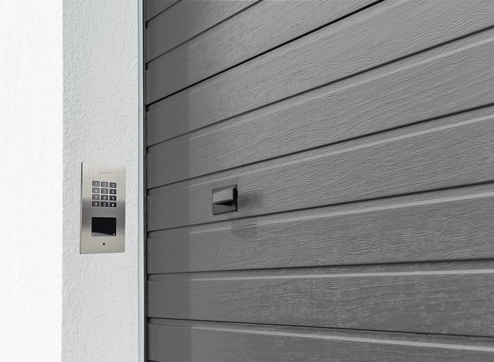 Actual product image Doorbird A1121 flush-mounted (Key card)