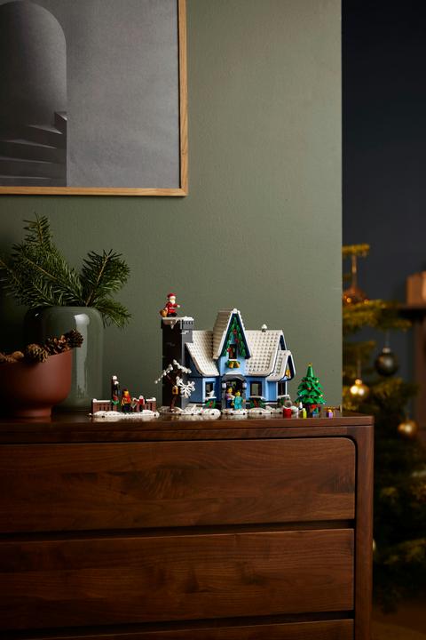 Actual product image LEGO Visit of Santa Claus (10293, LEGO Creator Expert, LEGO Rare Sets)