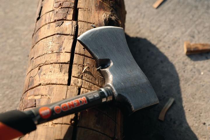 Actual product image Kendo Hache de camping