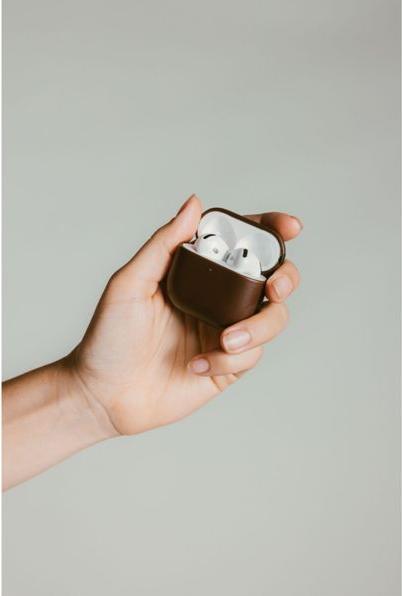Actual product image Nomad Modern Leather Case Airpods 4 Brown (Headphone bag)