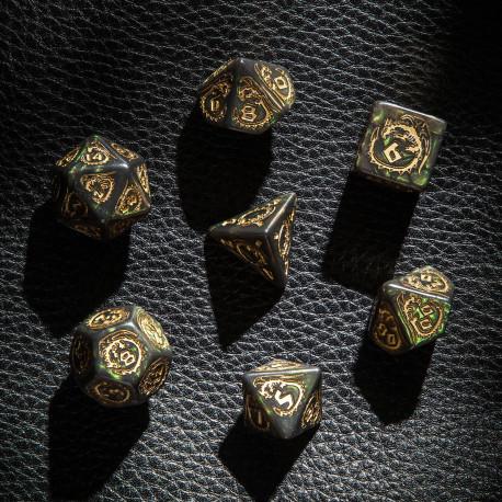 Immagine prodotto Q Workshop SDRA98 - Set di cubi di drago: nefrite, verde e oro (7 pezzi)