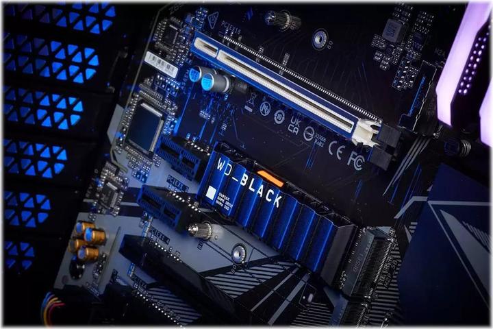 Produktbild WD Black SN850X mit Heatsink (2000 GB, M.2 2280)