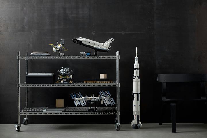 Actual product image LEGO NASA Space Shuttle Discovery (10283, LEGO Rare Sets)