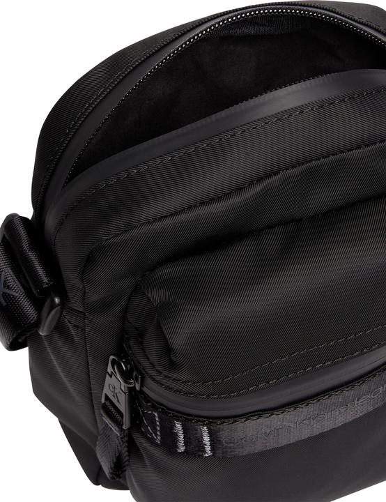 Actual product image Calvin Klein Jeans Men's Shoulder Bag Ultralight Reporter Klein Jeans, Black (Black), One Size (100% Recycled Polyester)