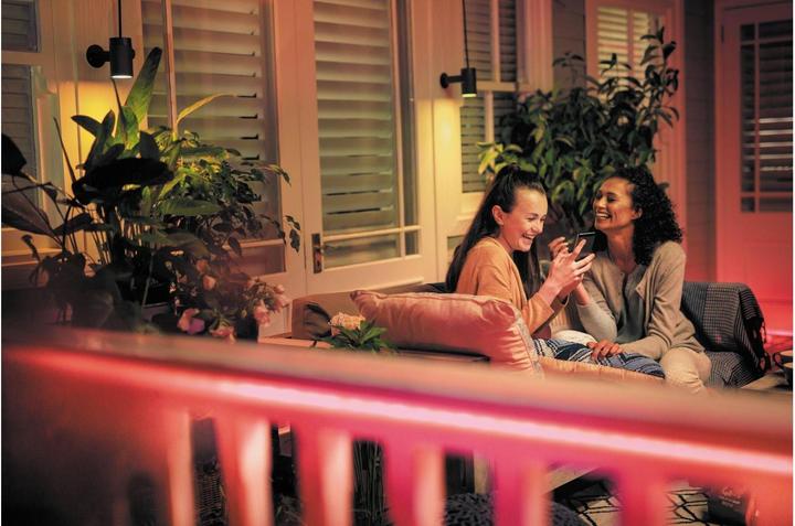 Actual product image Philips Hue Outdoor Lightstrip (RGBW, 500 cm, Outdoor)