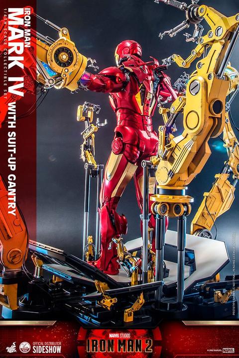 Image du produit Hot Toys Iron Man 2 figurine 1/4 Iron Man Mark IV with Suit-Up Gantry 49 cm