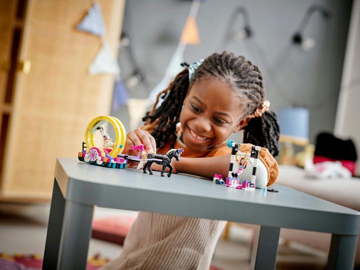 Actual product image LEGO Magic acrobatics show (41686, LEGO Friends)