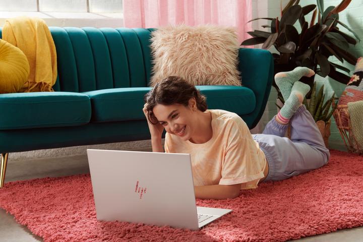 Produktbild HP ENVY 17-ch0076ng - Core i7 1165G7 / 2.8 GHz - Win 10 Home 64-Bit - 16 GB RAM - 5 (17.30", Intel Core i7-1165G7, 16 GB, 512 GB, DE)