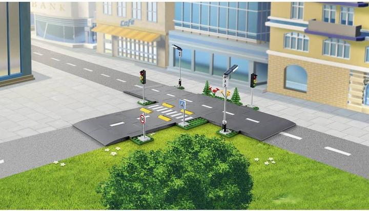 Actual product image LEGO Road intersection with traffic lights (60304, LEGO City)