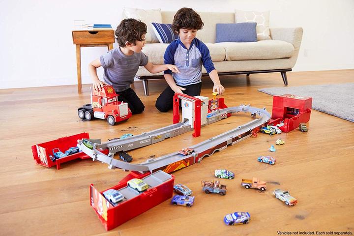 Produktbild Mattel Cars Macks Mega-Rennwelt