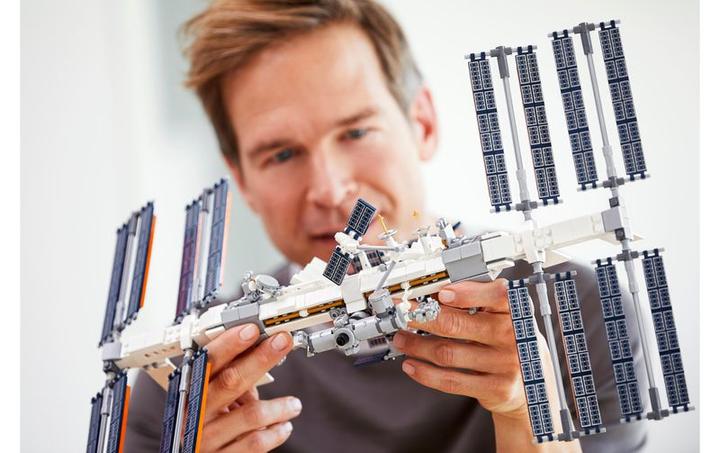 Immagine prodotto LEGO Stazione spaziale internazionale (21321, LEGO Ideas, Set LEGO rari)