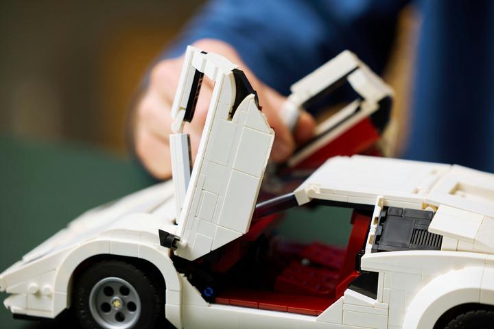Immagine prodotto LEGO Lamborghini Countach 5000 Quattrovalvole (10337, LEGO Icons, Set LEGO rari)