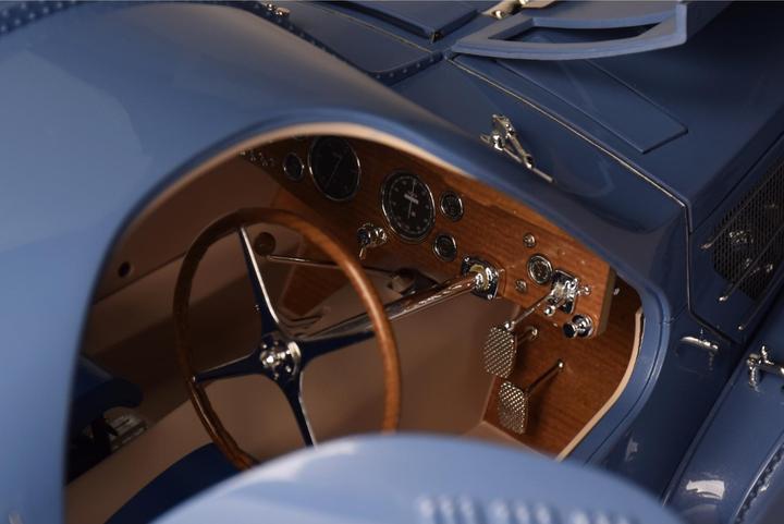 Produktbild 1:8 IXO Bugatti 57 SC