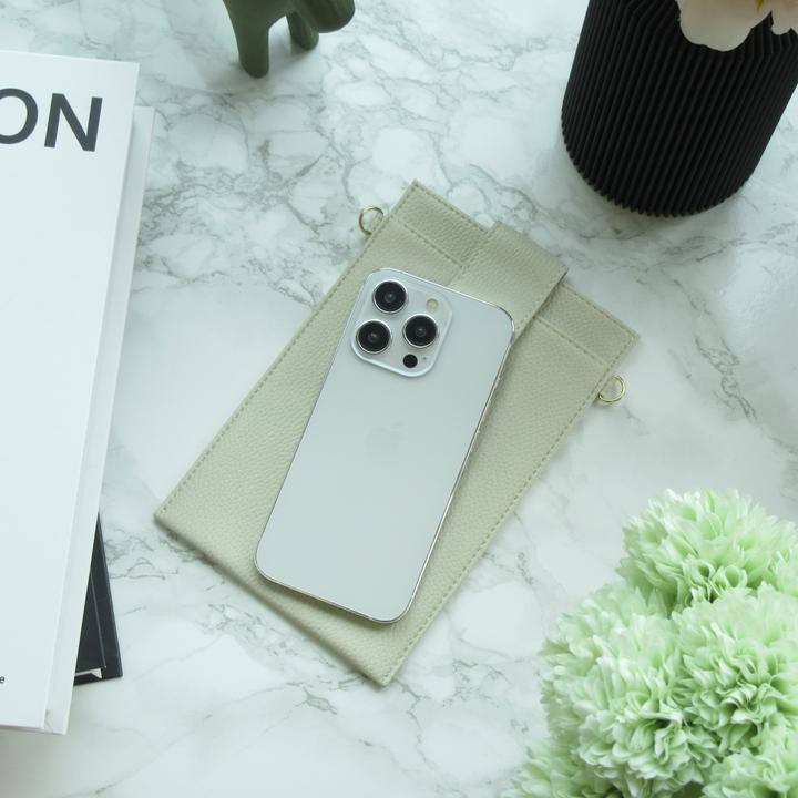 Produktbild PhoneLook Elegante universelle Smartphone Umhängetasche aus veganem Leder inkl. Umhängegurt aus Leder (vegan)