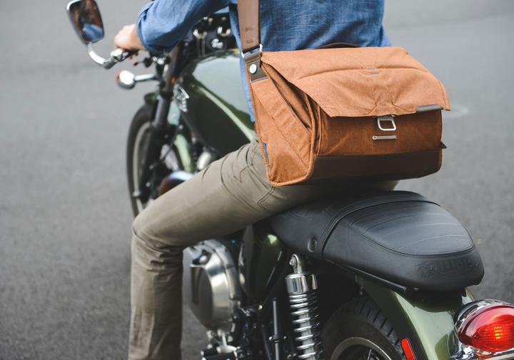 Produktbild Peak Design Everyday Messenger 15" (Kamera Schultertasche, 18 l)