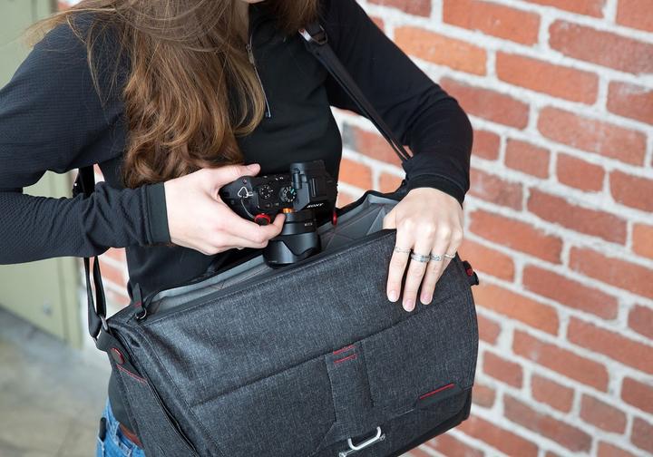 Produktbild Peak Design Everyday Messenger 15" (Kamera Schultertasche, 18 l)