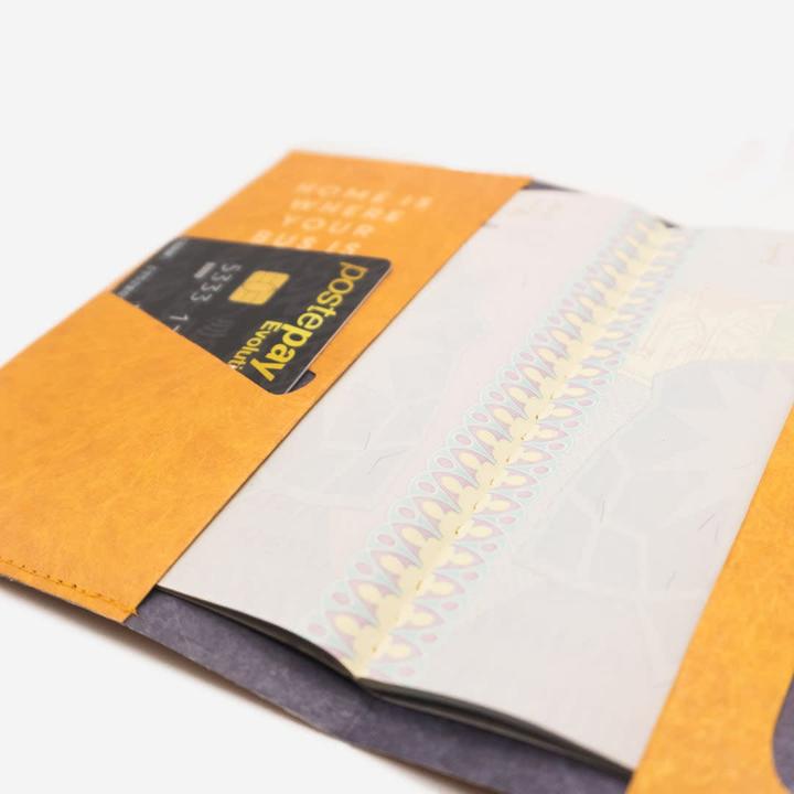 Image du produit Paprcuts Couverture de passeport RFID Vanlife | Roadtyping Koop (Pochette pour passeport)