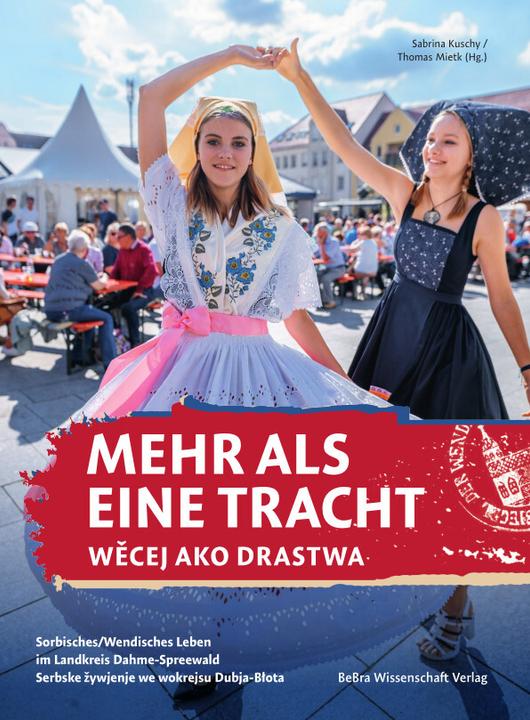 Produktbild Mehr als eine Tracht / Wecej nježli drastwy (Deutsch, Sabrina Kuschy, Thomas Mietk, 2023)