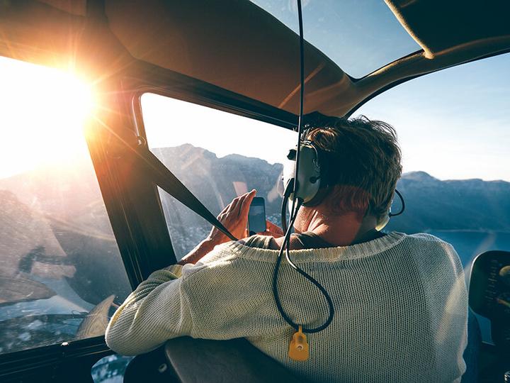 Produktbild Smartbox Ein 30-minütiger Helikopterflug mit Privatpilot durch die wunderschöne Schweizer Bergwelt (1 Pers.)