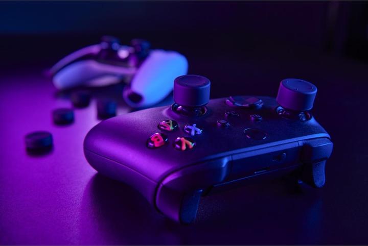 Image du produit Urage Kit d'embouts de manette de jeu 8en1 pour PlayStation/Xbox (Xbox Series X, PS5)