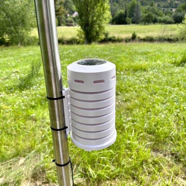 Productafbeelding TFA 98.1111.02 Beschermkap voor buitenzender met zonneventilator Weerbeschermingshut