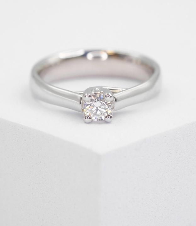 Actual product image Muau Solitaire (50, 750/18 K Gold)
