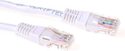 Actual product image White 15 meter U/UTP CAT5E patch cable with RJ45 connectors. Cat5e u/utp white 15.00m (U/UTP, CAT5, 15 m)