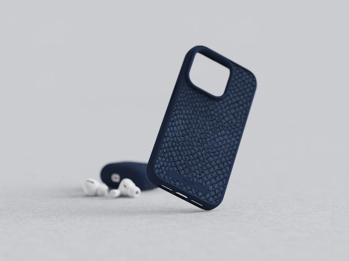 Produktbild Njord Salmon Leather Magsafe Case for iPhone 15 Pro, Blau (Apple iPhone 15 Pro)