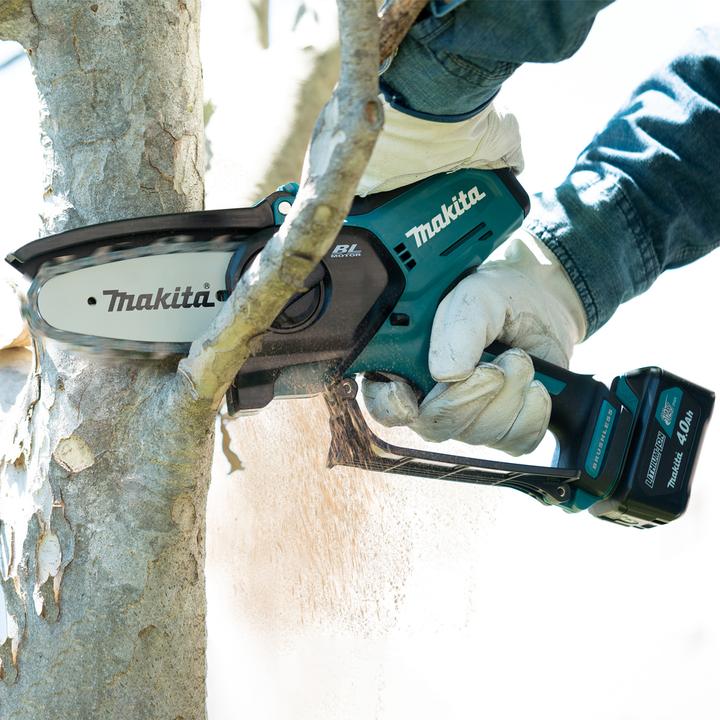 Image du produit Makita UC100DZ (Tronçonneuse à batterie)