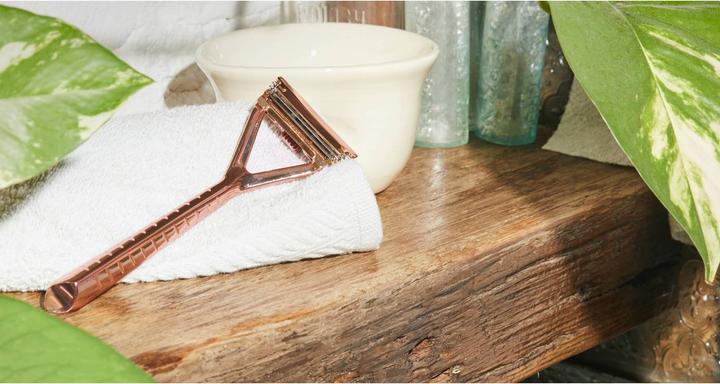 Actual product image Leaf Shave The Leaf Razor - Rose Gold