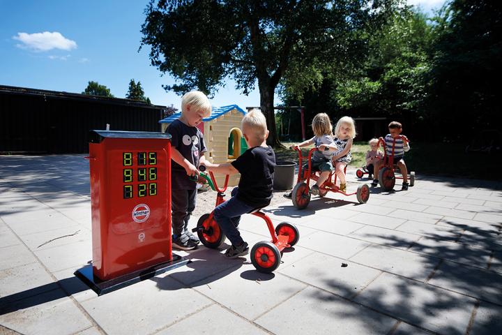 Actual product image Winther Play petrol station challenge