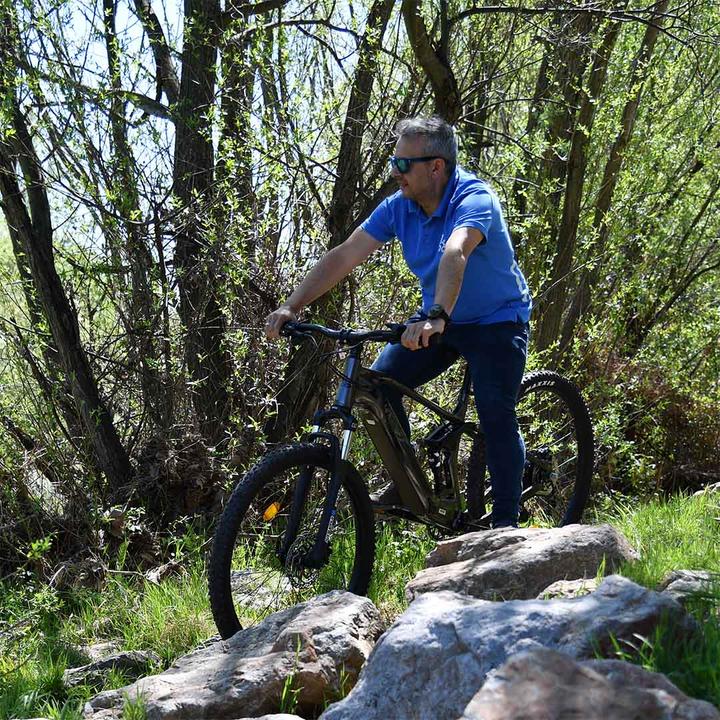 Immagine prodotto Urbanbiker UB400 | Mountain E-Bike con sospensioni complete, comoda e potente | Fino a 140 km di autonomia