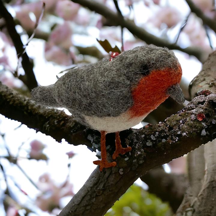 Actual product image sense&purpose Felt animal bird grey red (11 x 8 cm)