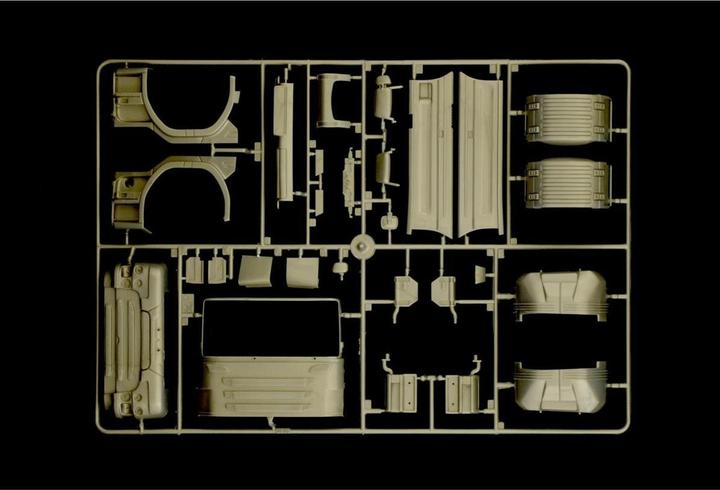 Actual product image Italeri 1:24 SCANIA R730 Streamline Chimera