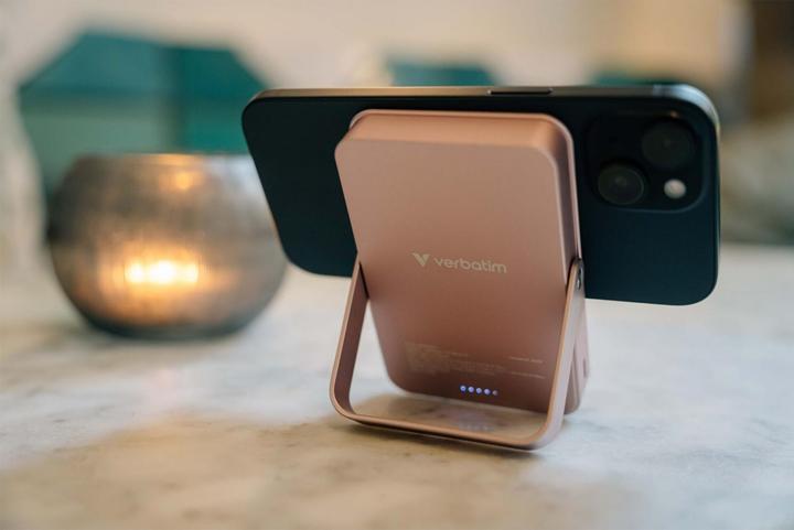 Actual product image Verbatim Charge ‘n’ Go Power Bank with Stand Magnetic Wireless 10000mAh - Pink (10000 mAh, 20 W, 37 Wh)