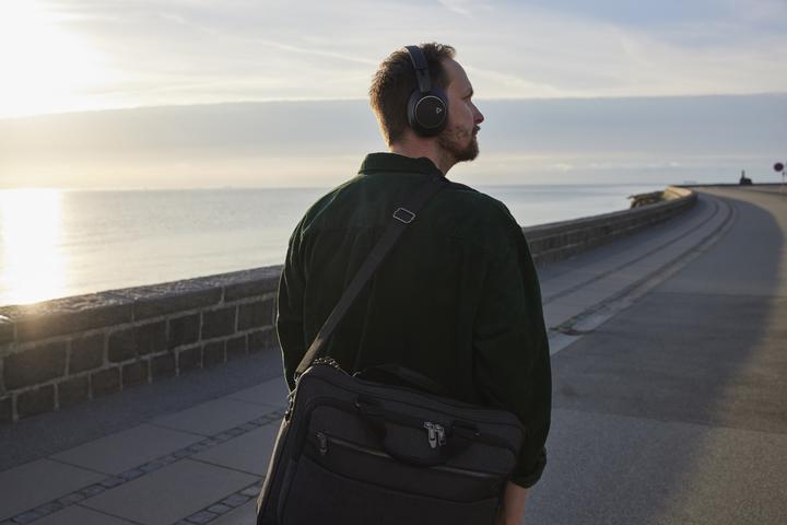 Actual product image Poly Voyager Surround 80 (Wireless, USB-C)