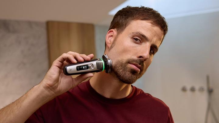 Actual product image Philips i9000 Prestige XP9204/10 Wet & Dry Electric Shaver with SkinIQ