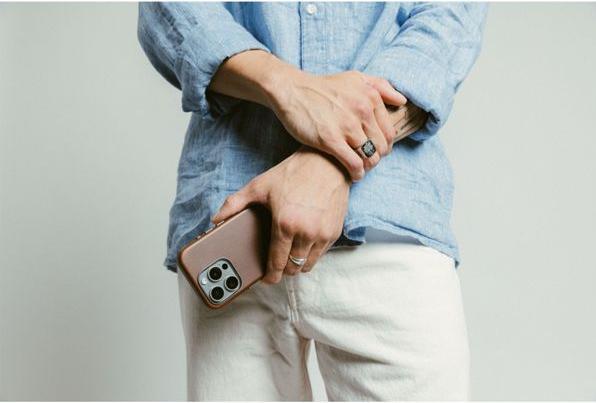 Produktbild Nomad Traditional Leather Case (Apple iPhone 16 Pro)