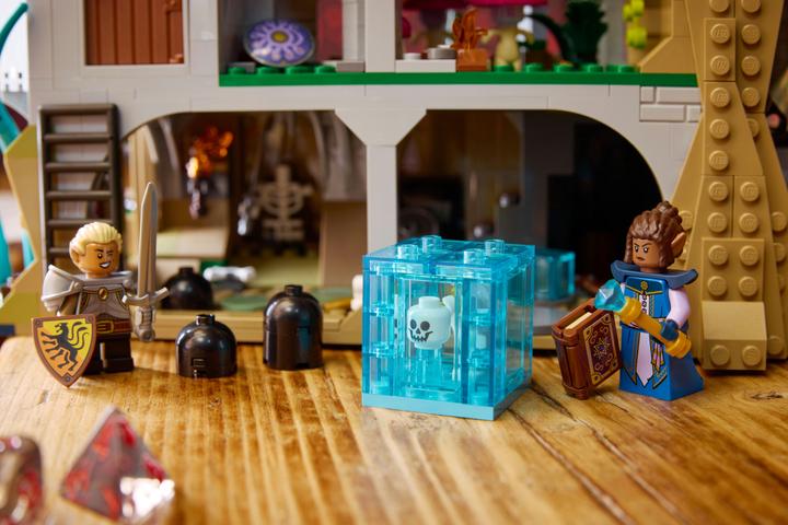 Image du produit LEGO 21348 Dungeons & Dragons : La Saga du Dragon Rouge (21348, LEGO Ideas, LEGO difficiles à trouver)