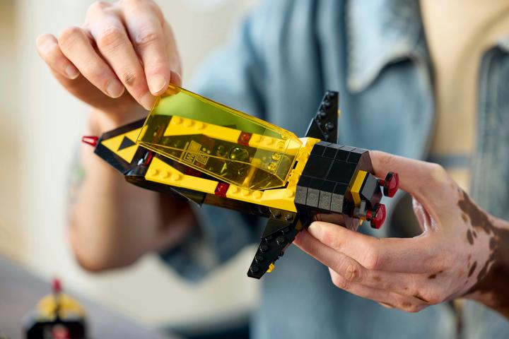 Produktbild LEGO Blacktron Renegade (10355, LEGO Icons, LEGO Seltene Sets)