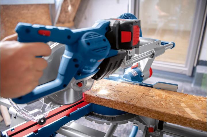 Actual product image Bosch Professional Scie pendulaire à onglet à accu BOSCH Click+Go GCM 18V-216 D BITURBO