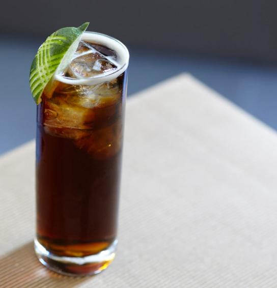 Produktbild Empresa de Bebidas y Refrescos Legendario Dorado (1 x 70 cl)
