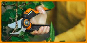 Actual product image Fiskars X-series bypass garden shears L P961