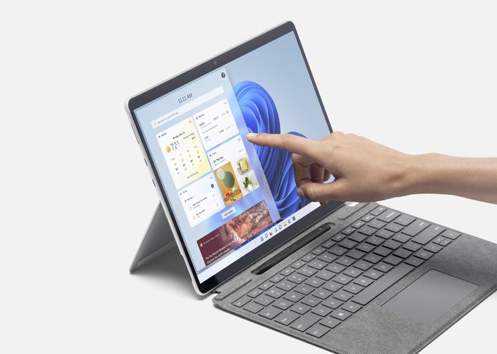 Produktbild Microsoft Surface Pro X (13", Microsoft SQ1, 8 GB, 256 GB)