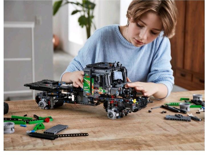 Actual product image LEGO Mercedes-Benz Zetros Offroad Truck (42129, LEGO Technic)