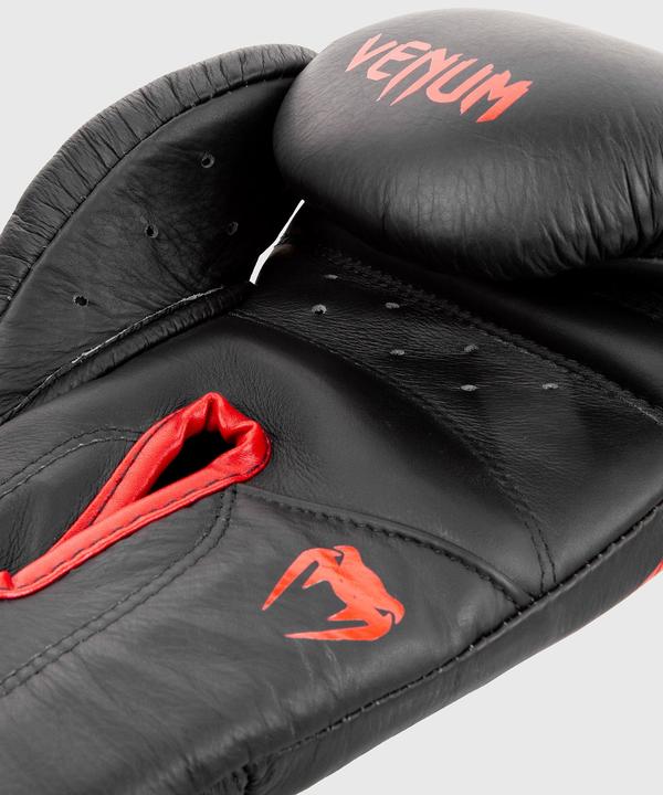 Actual product image Venum Giant 2.0 Pro Boxing Glove (16 OZ, One size)