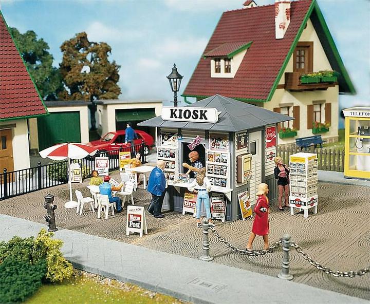 Image du produit Pola Le lot de pièces comprend un kiosque, des autocollants de revues, des panneaux publicitaires ainsi q