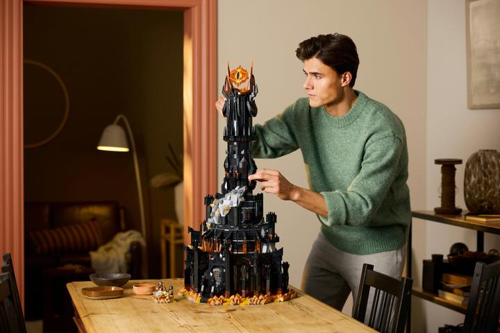 Actual product image LEGO The Lord of the Rings: Barad-dûr (10333, LEGO Icons, LEGO Rare Sets)
