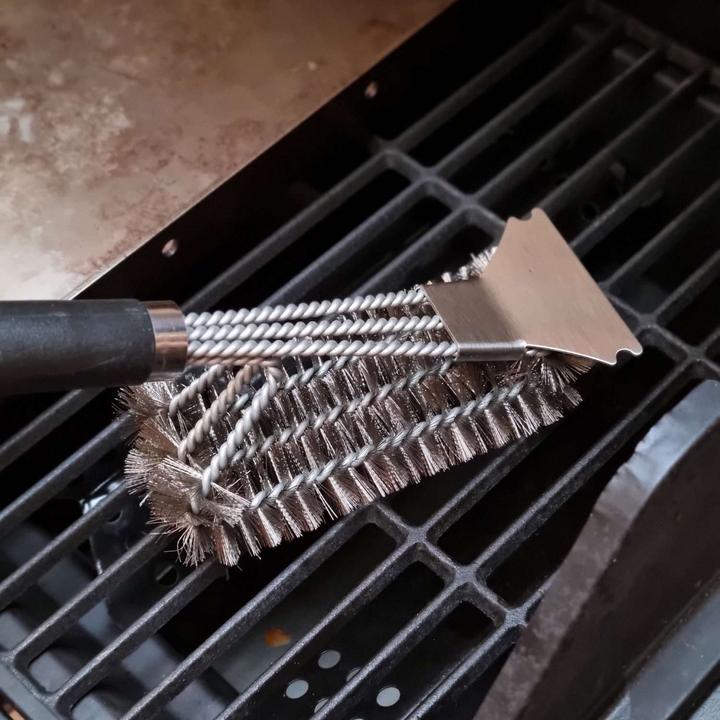 Image du produit Intirilife Brosse de nettoyage pour barbecue avec grattoir (43.50 cm)