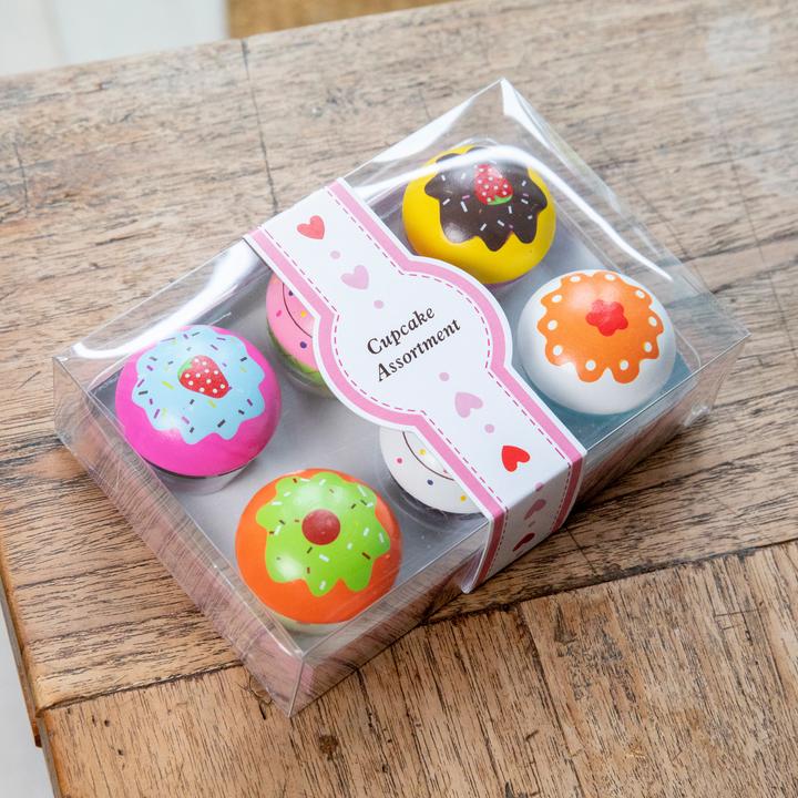 Image du produit New Classic Toys Assortiment de cupcakes dans une boîte cadeau - 6 pièces